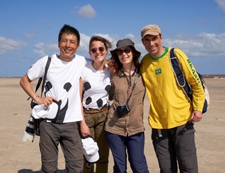 WWF team bij mangroves in Madagaskar, kernwaarde samenwerking