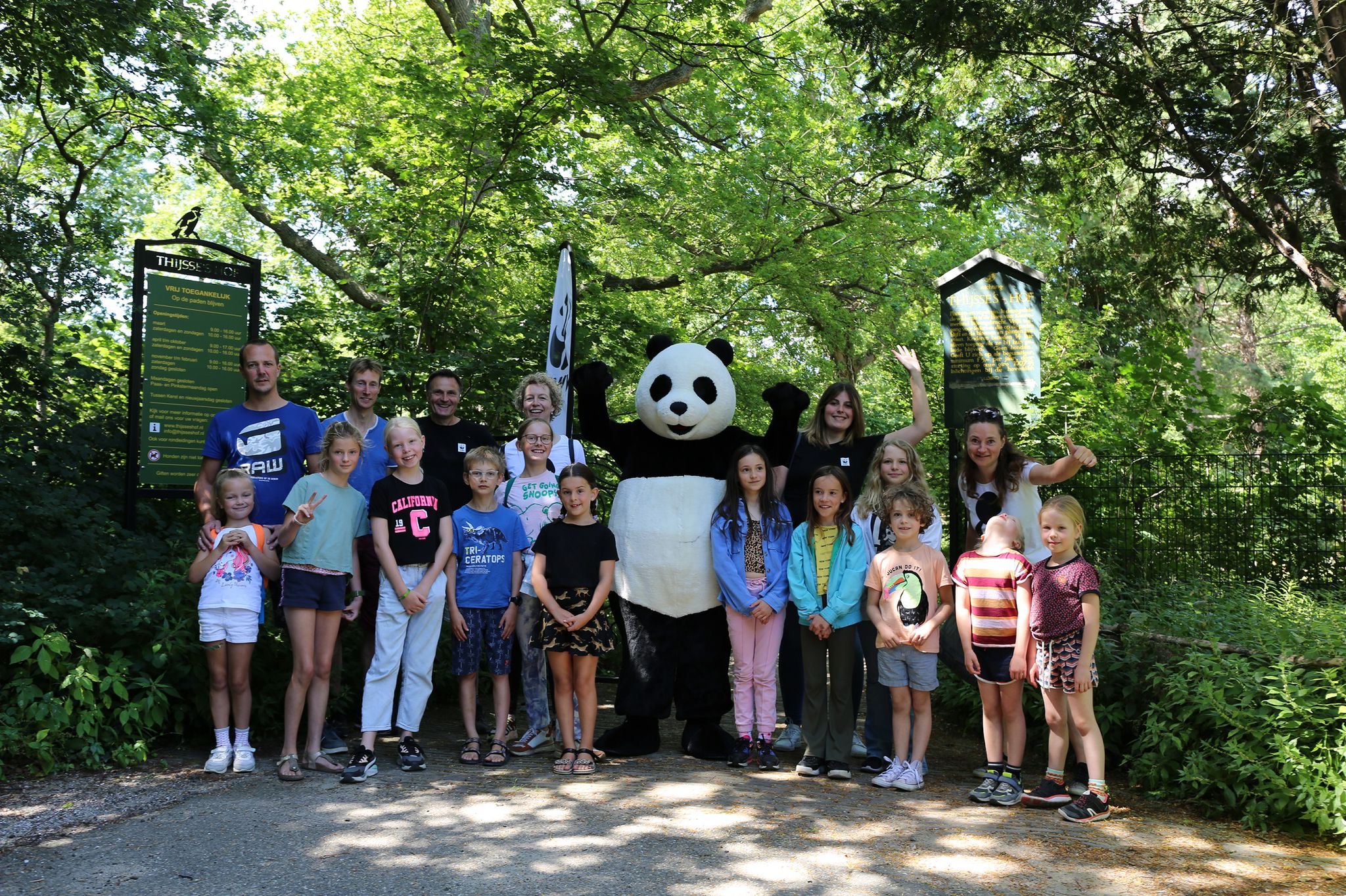 Groepsfoto van regioteam Kennemerland met panda